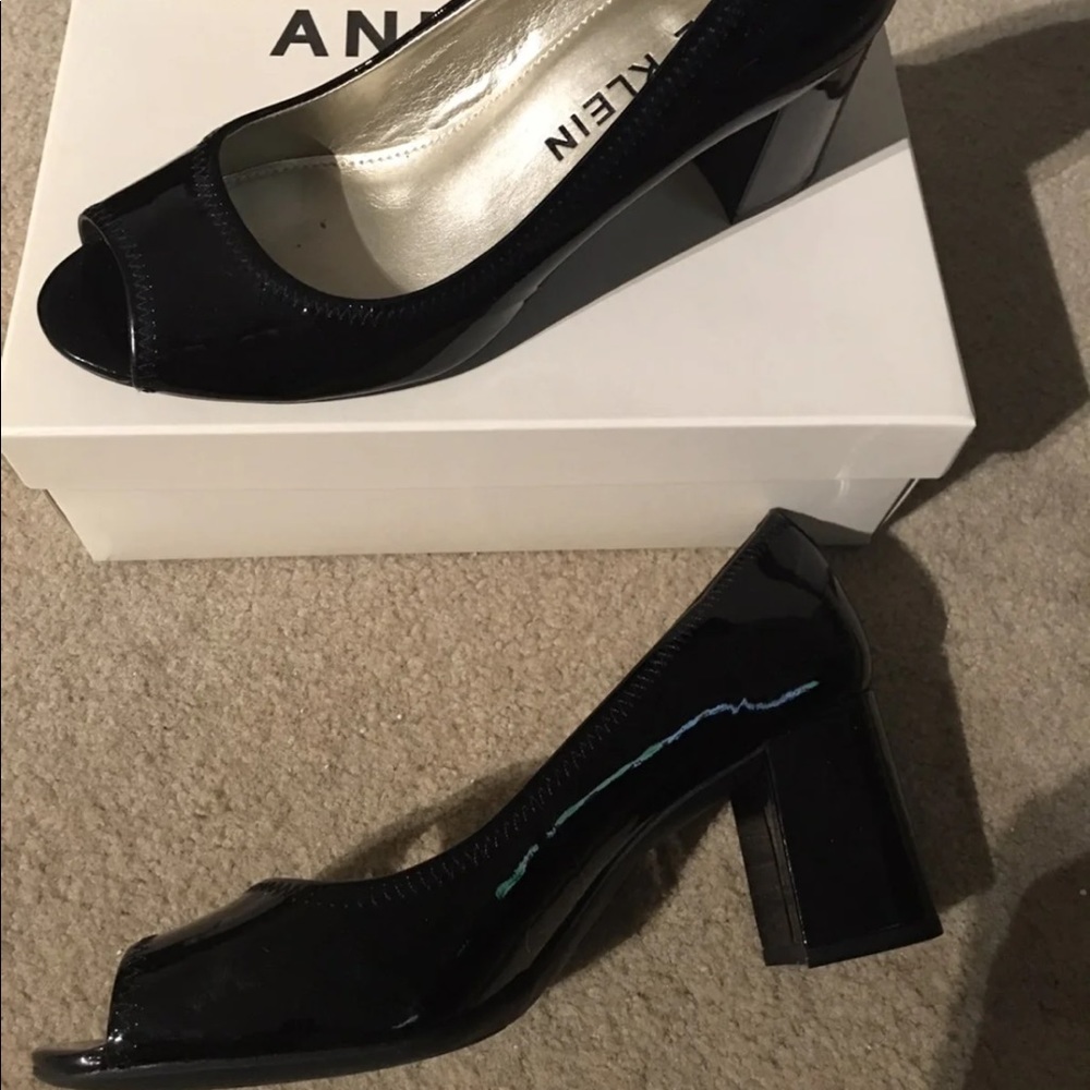 Ann Klein black patent leather heels